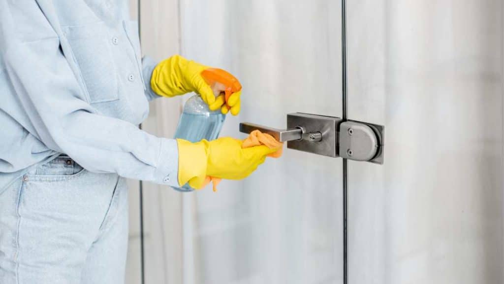 How to Clean Doors before Painting