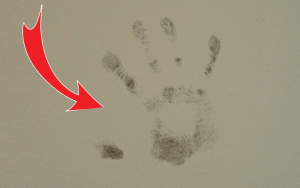 How to Clean Handprints off Walls