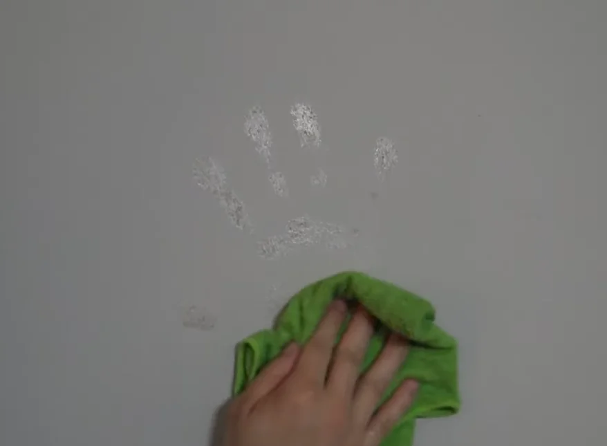 How to Clean Handprints off Walls